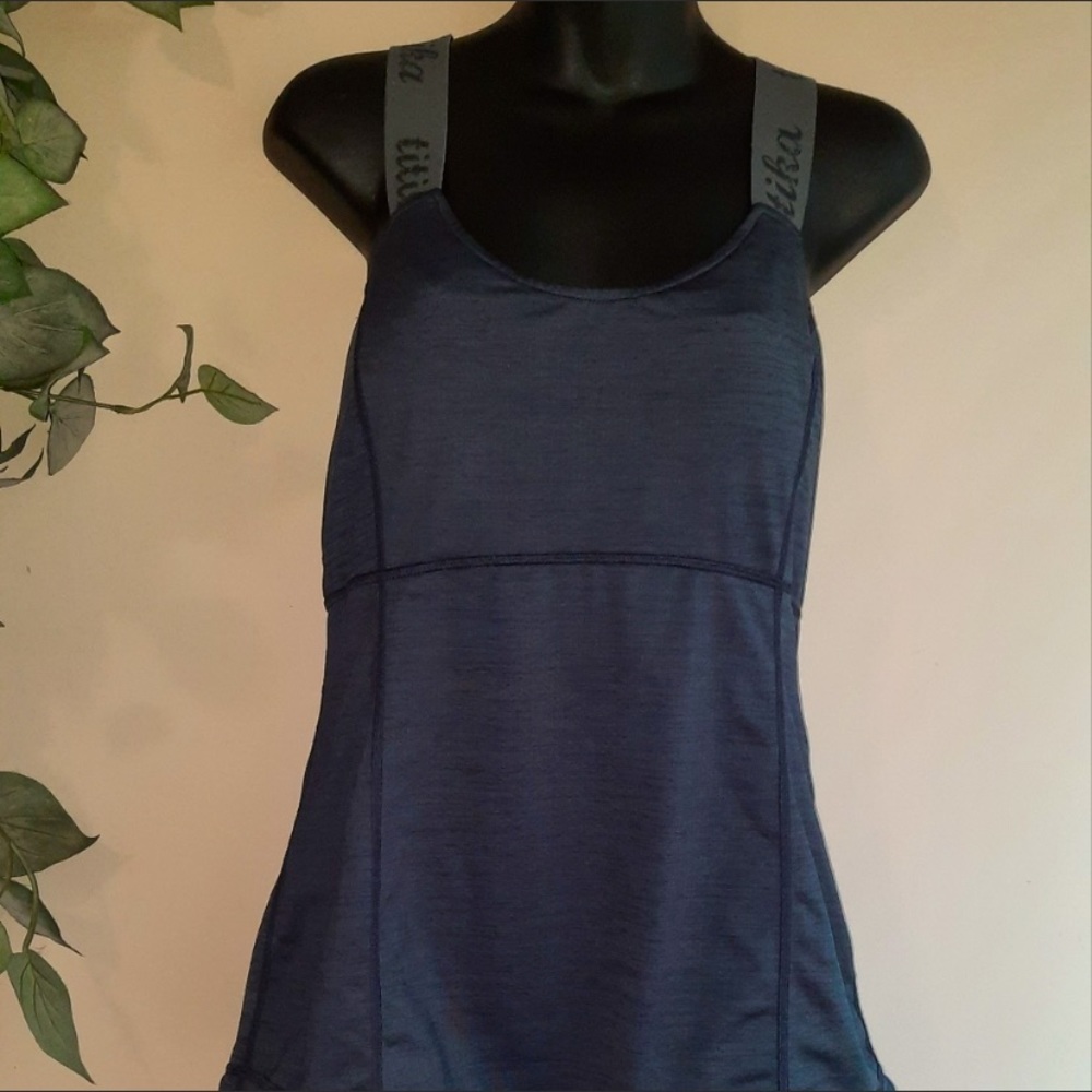 Titika workout tanktop, size Medium